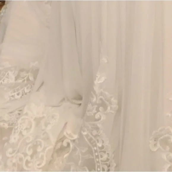 BRAND NEW, NEVER WORN, BADGLEY MISCHKA WEDDING DRESS- Size 4 - Picture 4 of 5